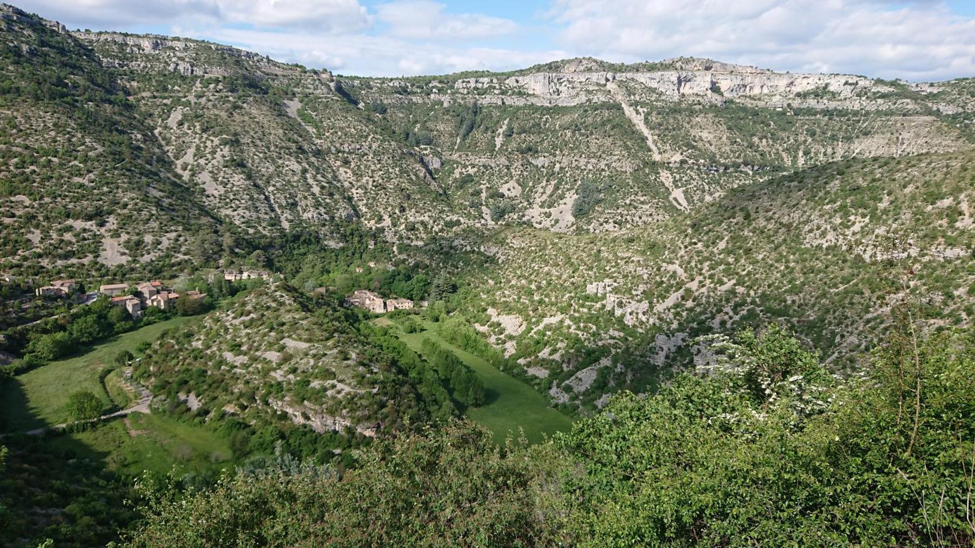 Gite En Cevennes Du Sud, Bergerie Restauree Au Rez De Jardin D'Une Bastide Avec Piscine, Vue Exceptionnelle, Authenticite Et Confort Saint-Laurent-le-Minier Luaran gambar